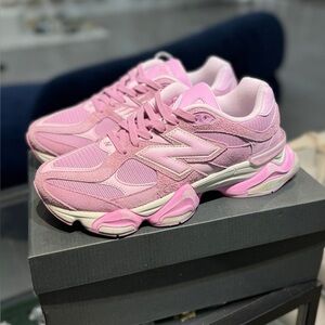 New Balance Women's Pink Chunky Retro Sneakers